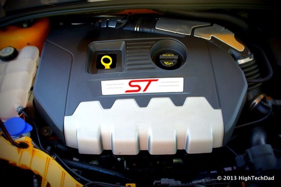 Engine & ST Emblem - 2013 Ford Focus ST (10062711306).jpg